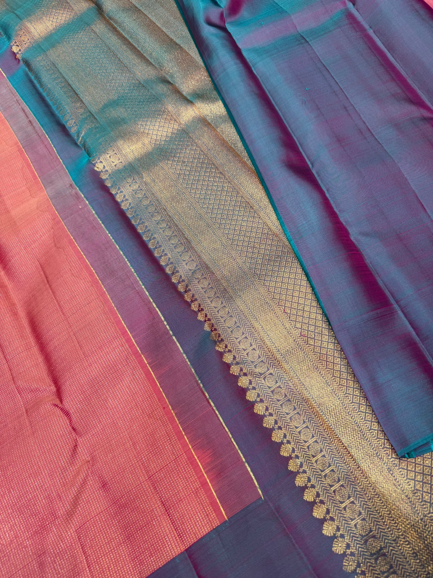 Pure Vintage Onion Pink & Peach Dual Tone vairavoosi Saree with Light Rama Blue Plain Border