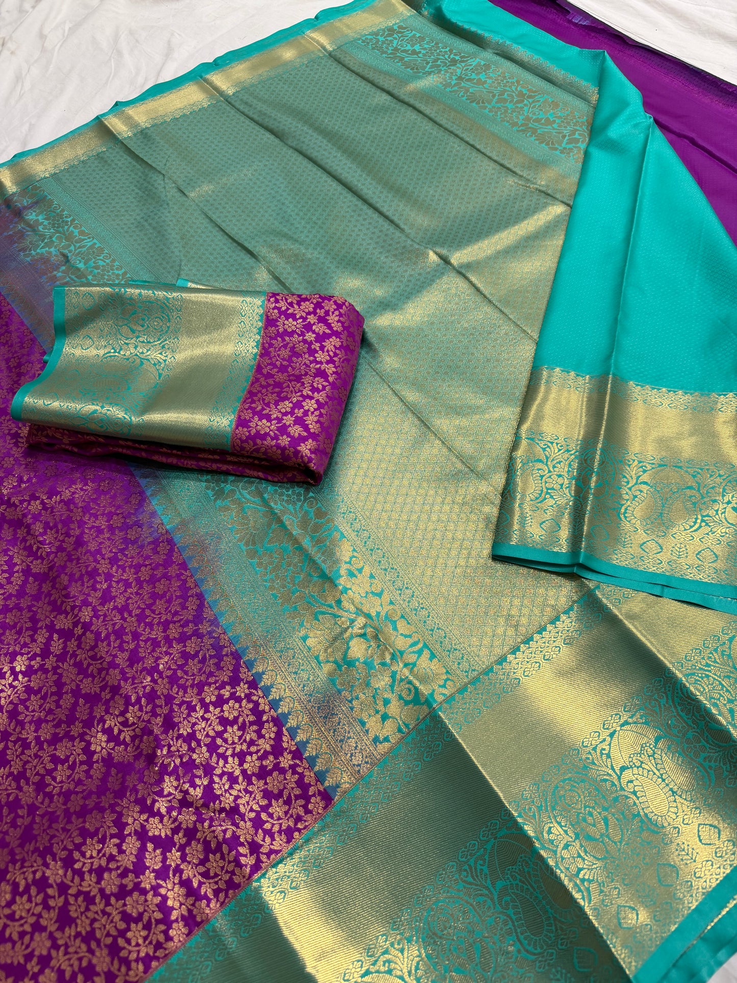 Elegant Semi Kanchi Kuttu Saree – Bold Contrast Weave
