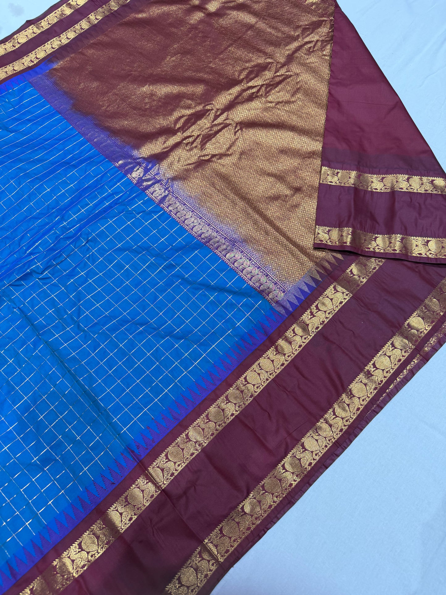 Graceful Semi Gadwal Pattu Saree with Checks Pattern & Contrast Kanchi Border