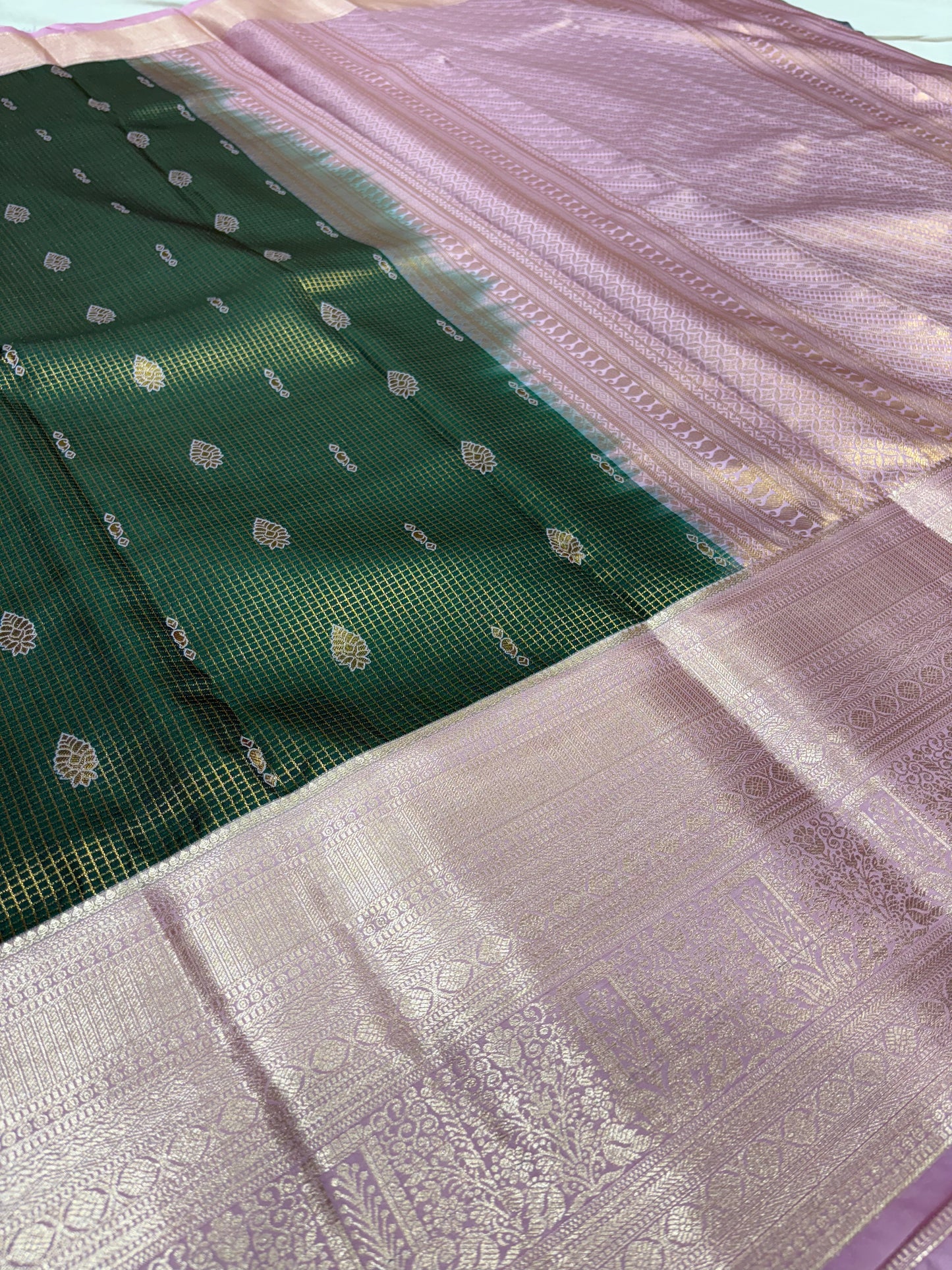 Emerald Green Vintage Semi Kanchipattu Silk Saree with Pink Zari Border