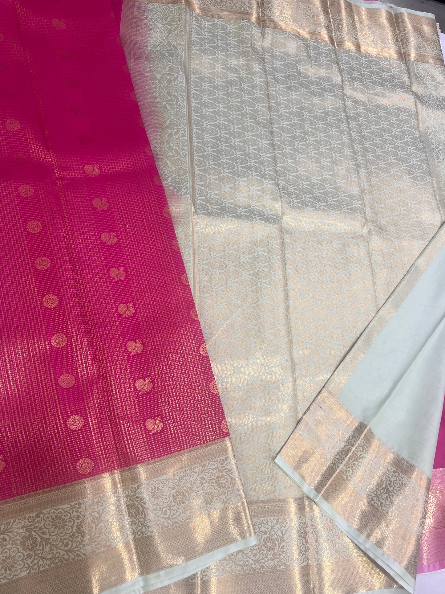 Premium Pink Checked Saree with Cream Border – Vintage Elegance