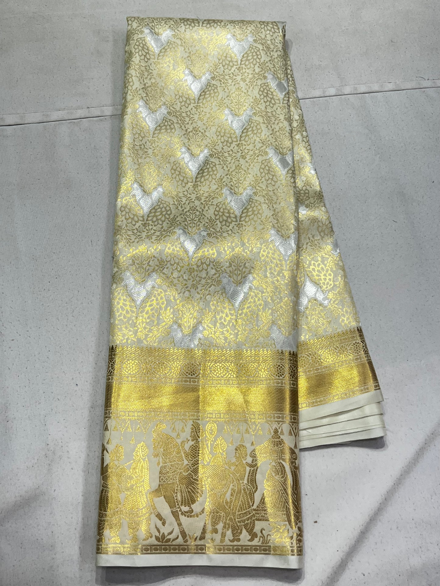 Off White Zari Semi Kanchipattu Saree – Timeless Traditional Elegance