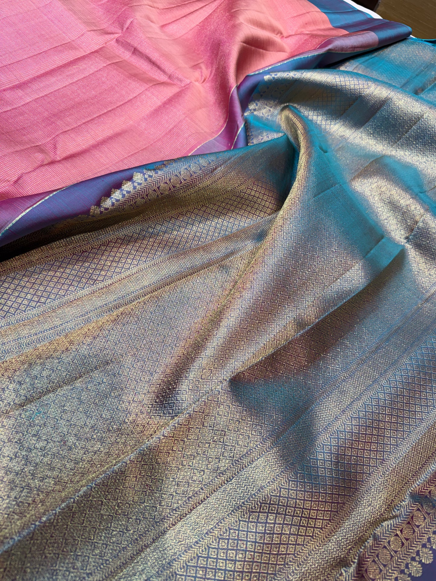 Pure Vintage Onion Pink & Peach Dual Tone vairavoosi Saree with Light Rama Blue Plain Border