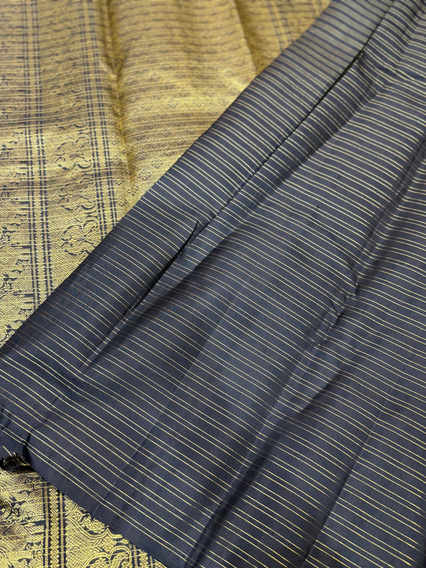 Classic Black Pure Vintage Handloom Saree with Self Checkered Body | Premium Pure Silk