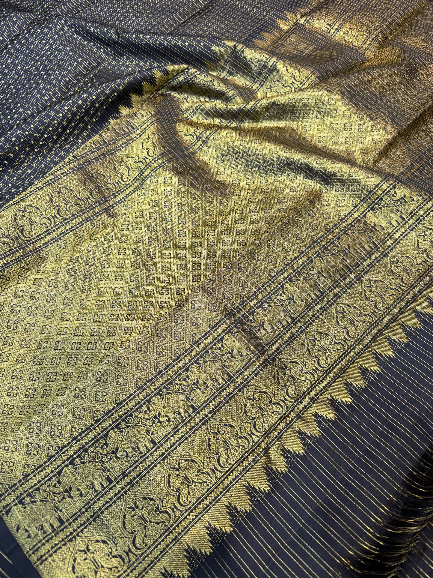 Classic Black Pure Vintage Handloom Saree with Self Checkered Body | Premium Pure Silk