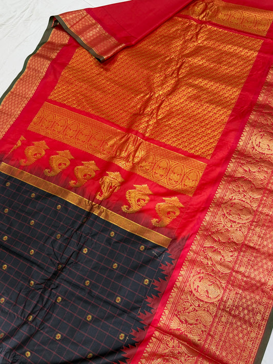 Graceful Semi Gadwal Pattu Saree with Checks Pattern & Contrast Kanchi Border
