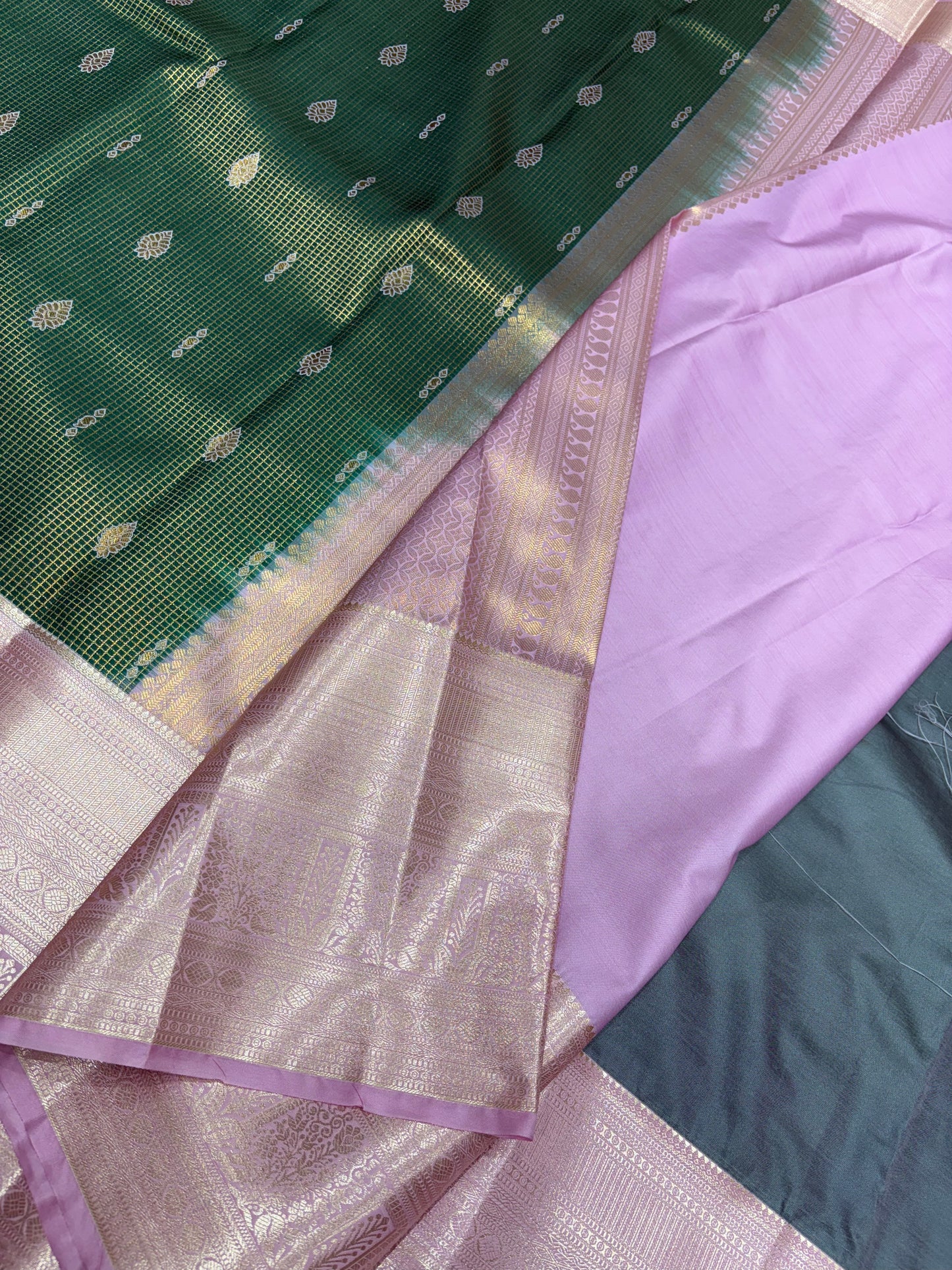 Emerald Green Vintage Semi Kanchipattu Silk Saree with Pink Zari Border