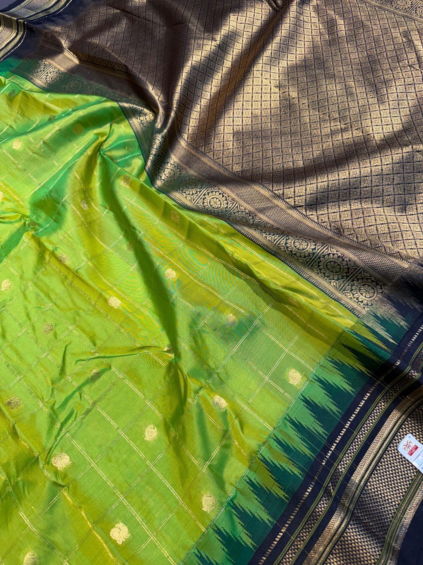 Pure Gadwal Silk Kanchipuram Saree with Parrot Green Body & Black Gopuram Kanchi Border