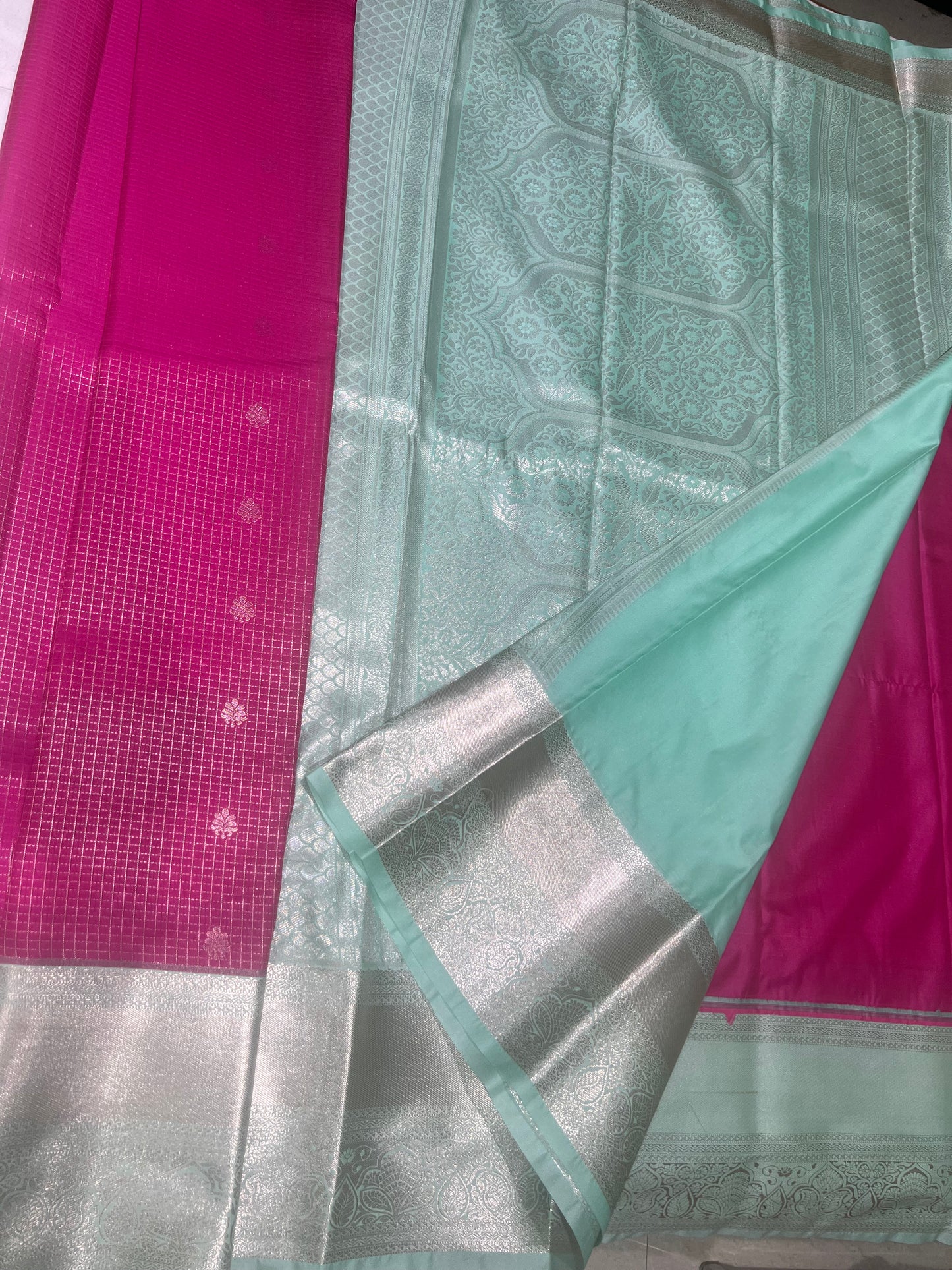 Classic Pink Checked Vintage Saree with Sea Green Contrast Border