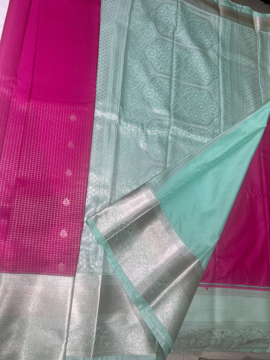 Classic Pink Checked Vintage Saree with Sea Green Contrast Border