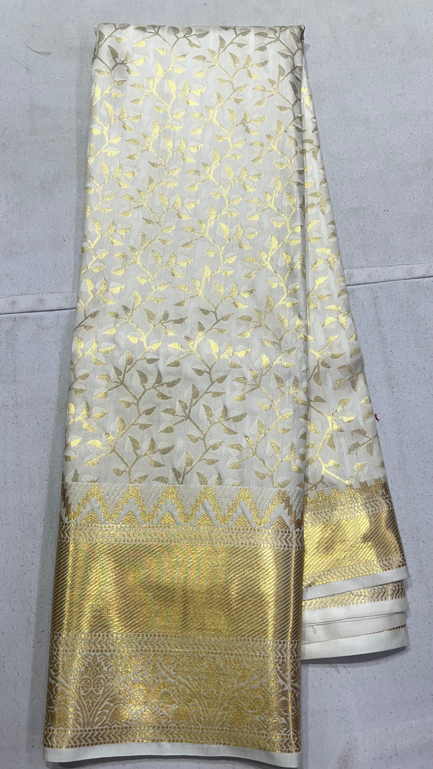 Off White Zari Semi Kanchipattu Saree