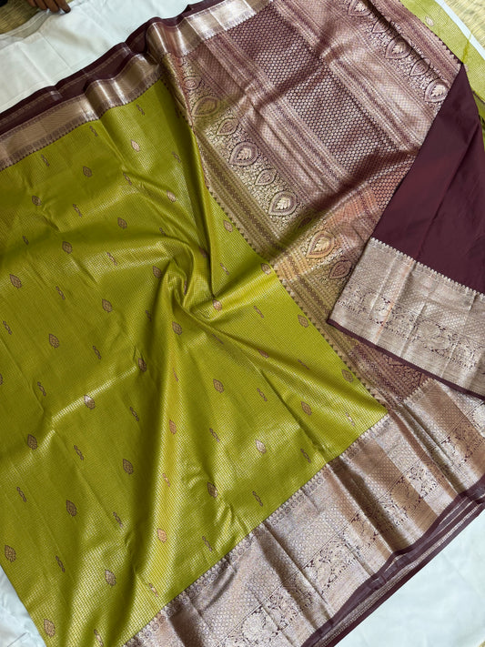 Semi Vintage Premium Quality Saree with Floral & Peacock Motifs | Elegant Gap Border Design