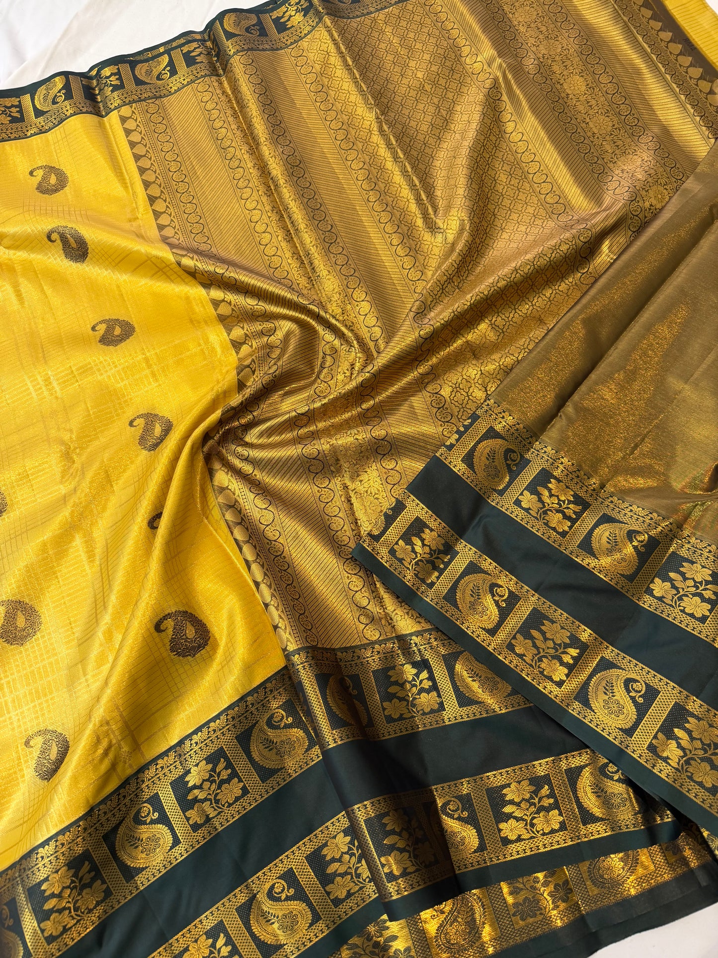 Semi Vintage Premium Quality Saree with Floral & Peacock Motifs | Elegant Gap Border Design